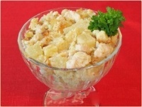 Салат с имбирем, курицей и ананасом