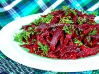 Теплый салат со свеклой, имбирем и медом